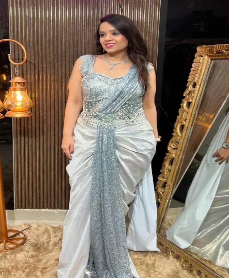 New silver corset drape pattern choli pattern feather look saree