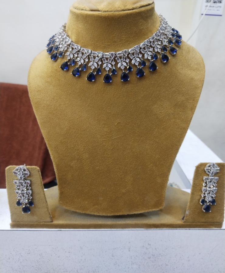 Blue Ad round necklace
