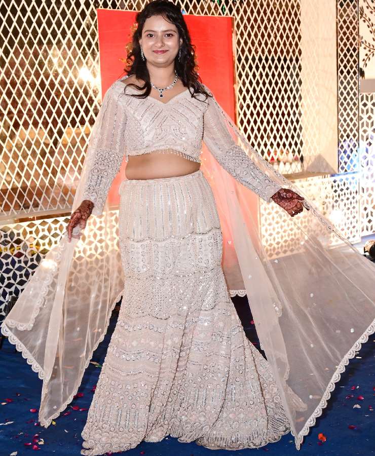 White new fish cut crop tope