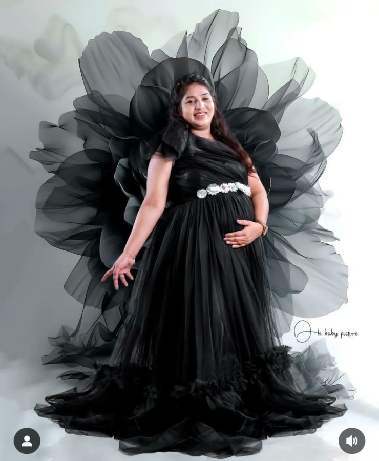 Black net gown one side flower