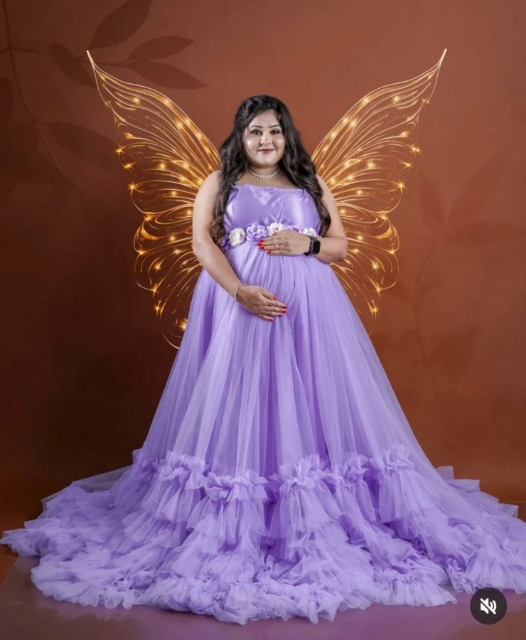 Levander net frill gown upper side pattern